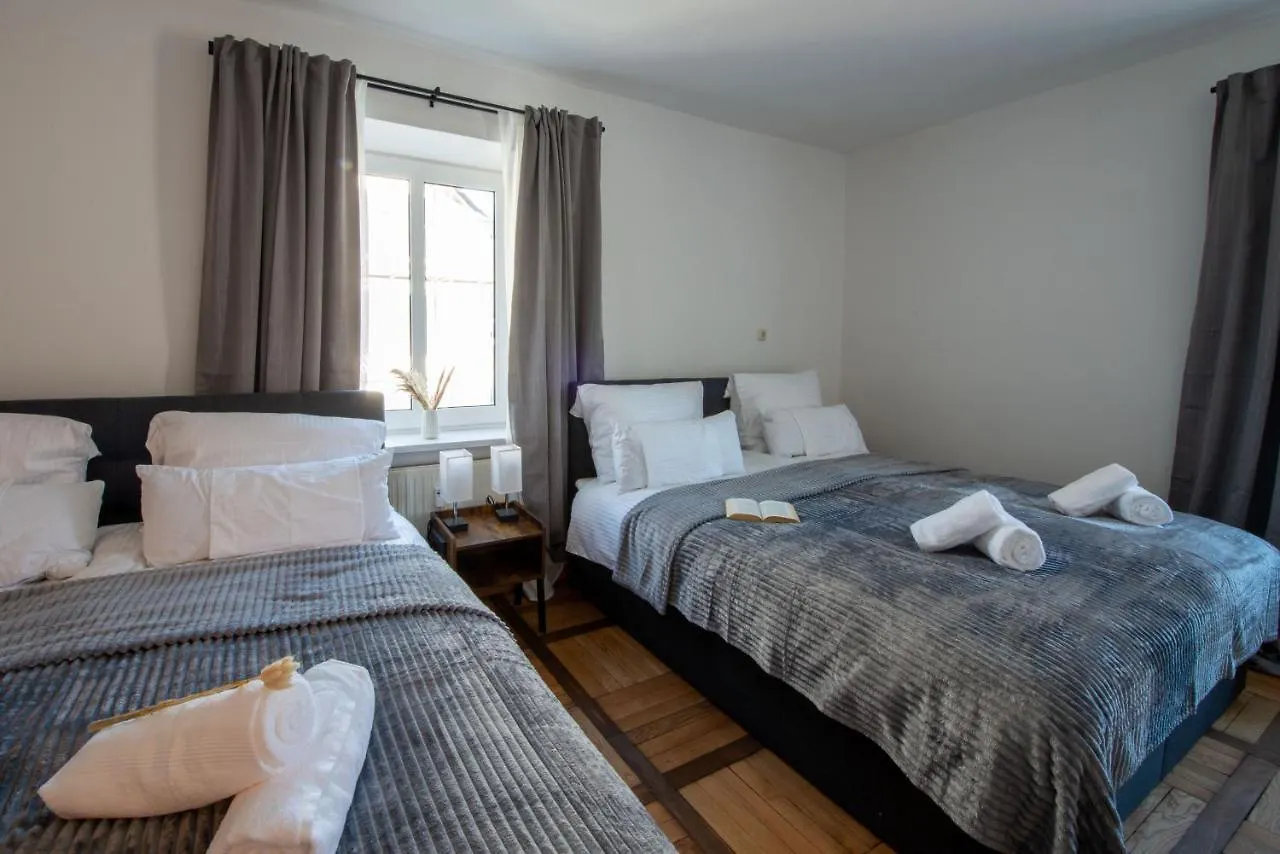 Bessa Homes 6 Personen 2 Schlafzimmer, 3 King Size, Betten, Balkon, Kueche Haag in Oberbayern 0*,