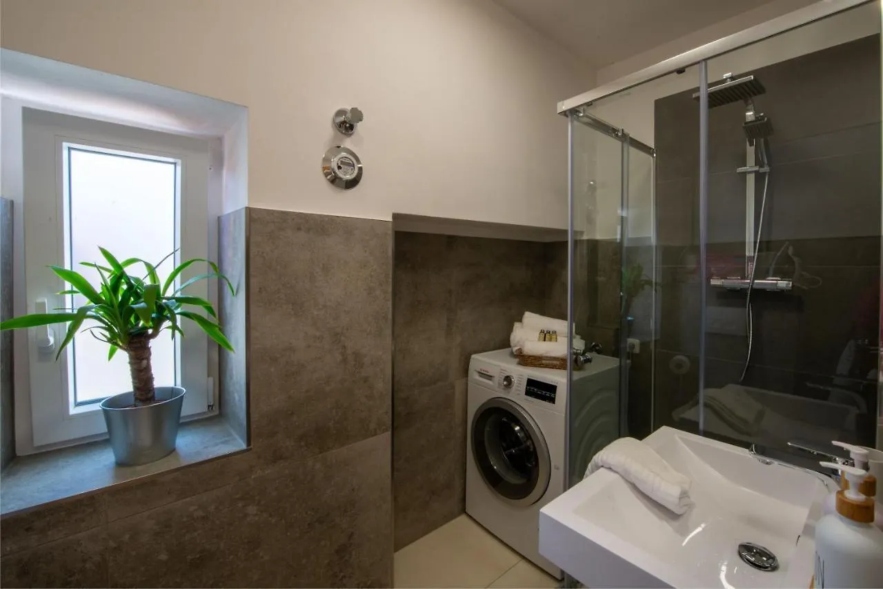Bessa Homes 6 Personen 2 Schlafzimmer, 3 King Size, Betten, Balkon, Kueche Haag in Oberbayern 0*,