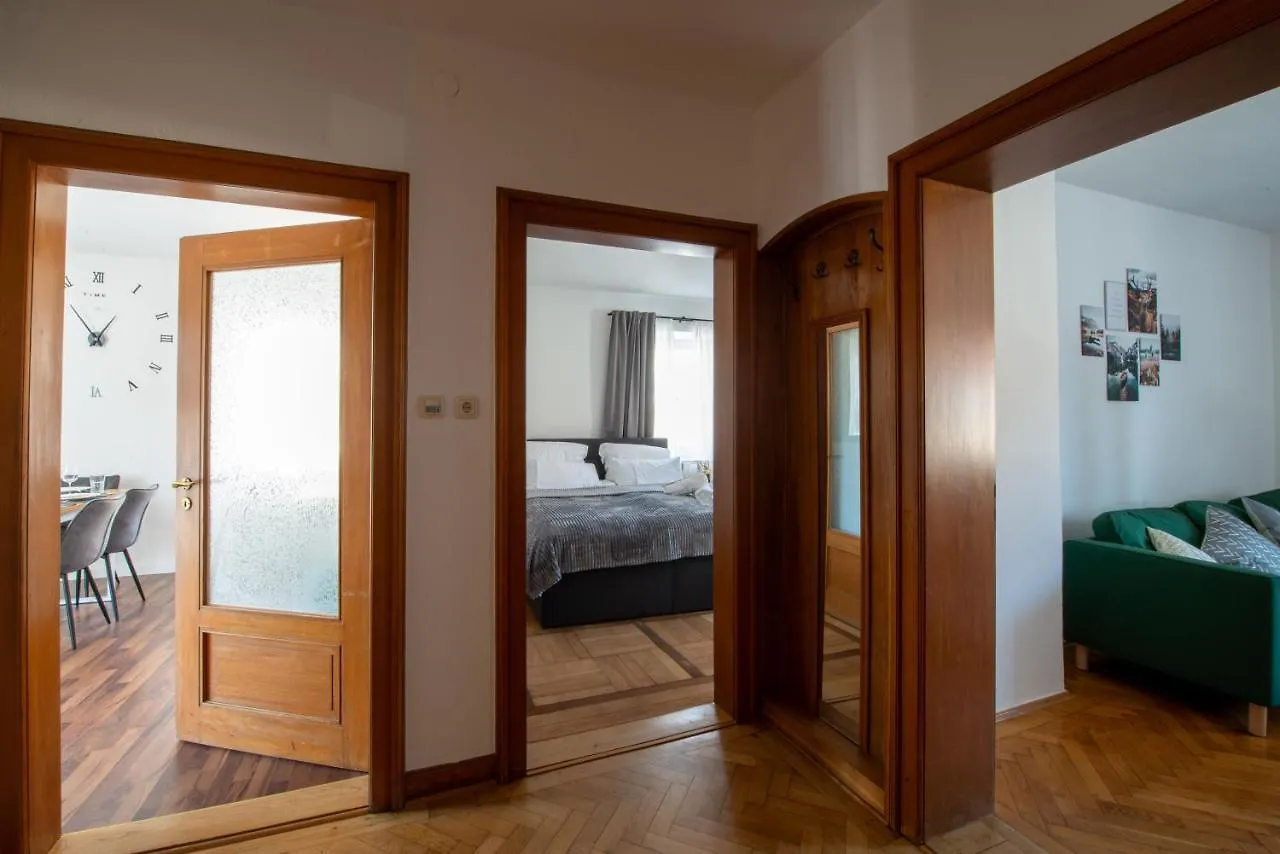 Bessa Homes 6 Personen 2 Schlafzimmer, 3 King Size, Betten, Balkon, Kueche Haag in Oberbayern 0*,  Germany